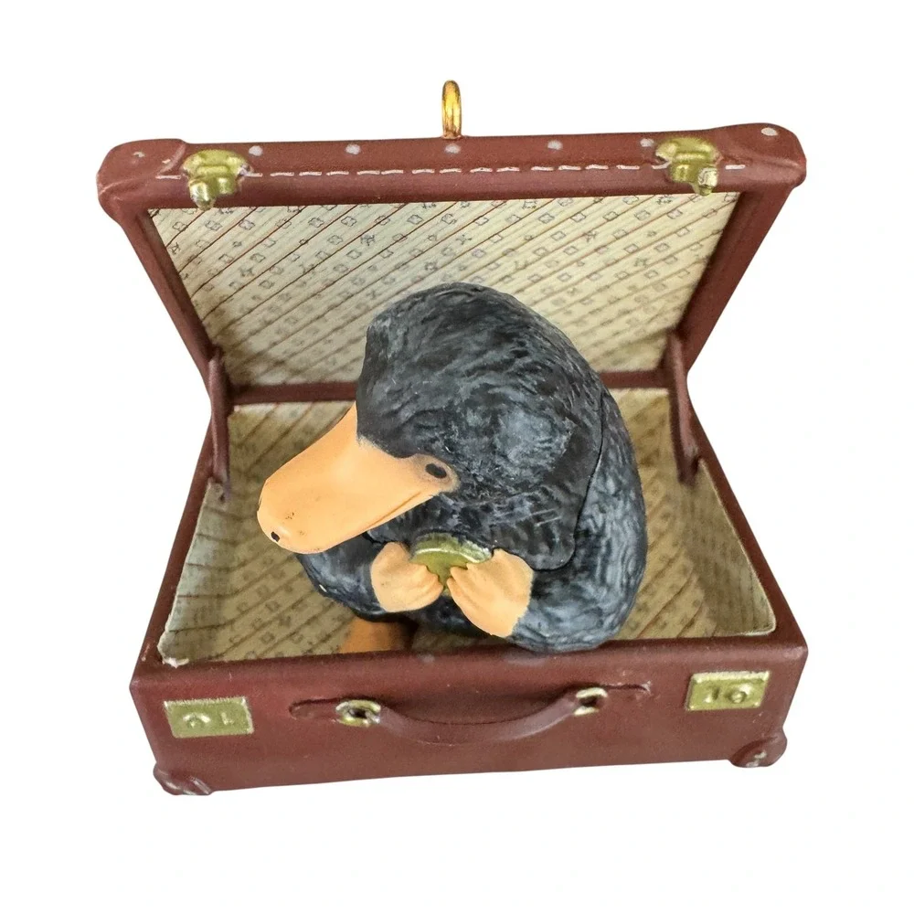 Hallmark Keepsake 2018 Fantastic Beasts Newt Scamander Niffler Ornament